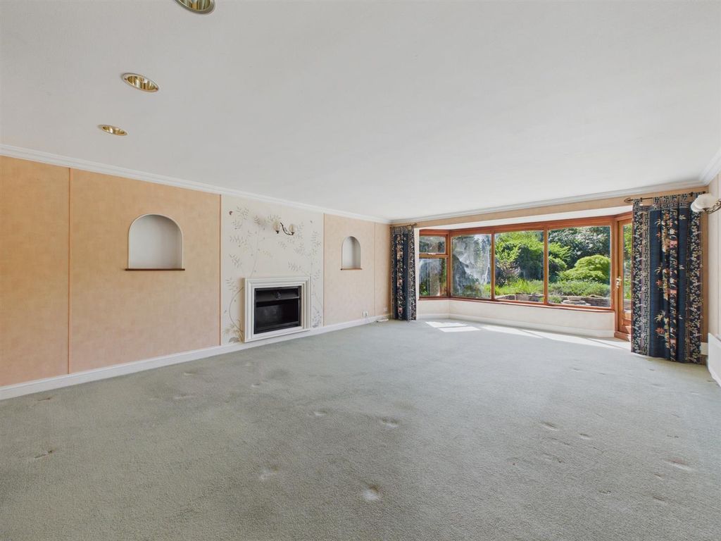 Property photo 2 of 28 Cam03972G0-Pr0347-Still007.Jpg