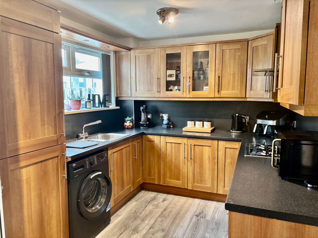 Property photo 3 of 11 3
