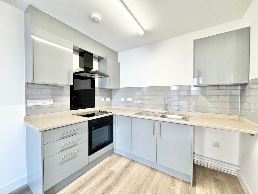 Property photo 2 of 6 Kitchen