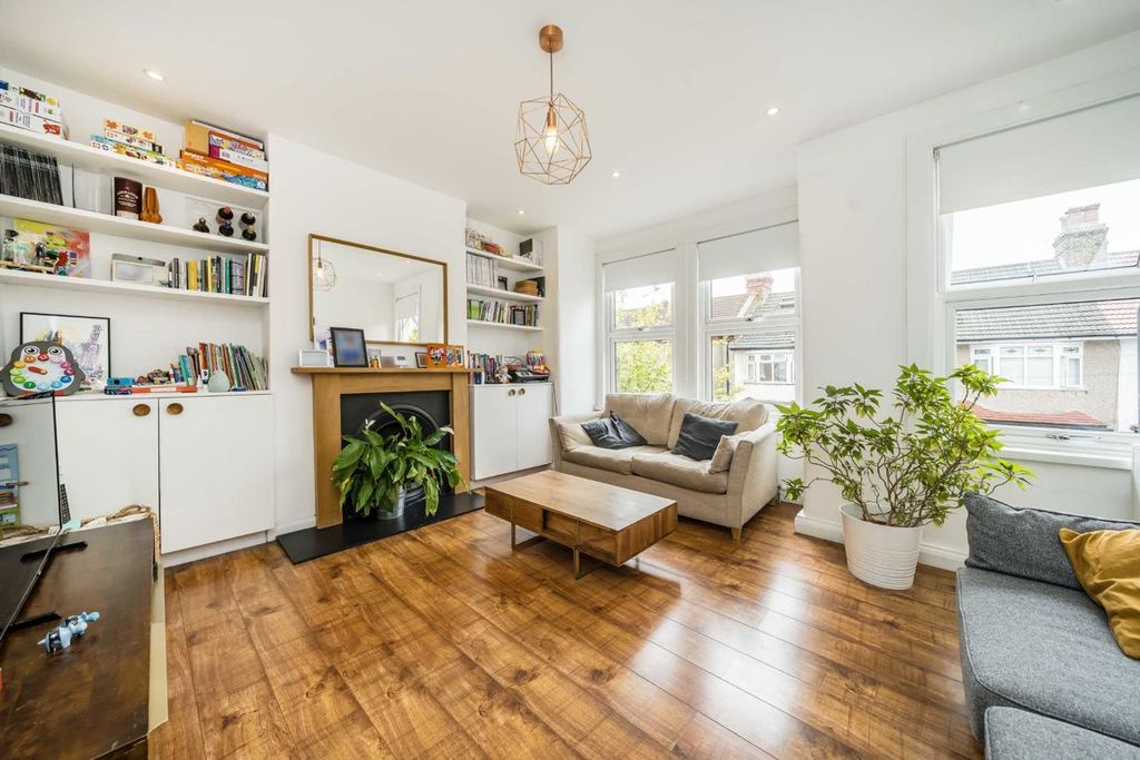 Property photo 2 of 8