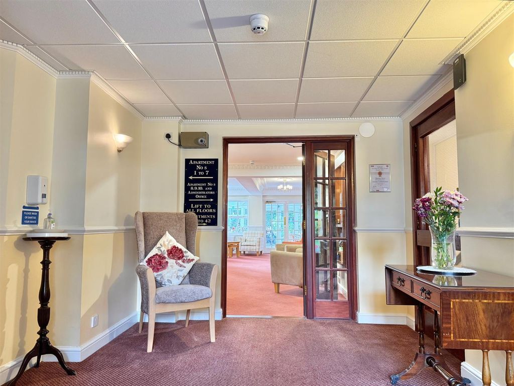 Property photo 3 of 19 Entrance Hall.Jpg