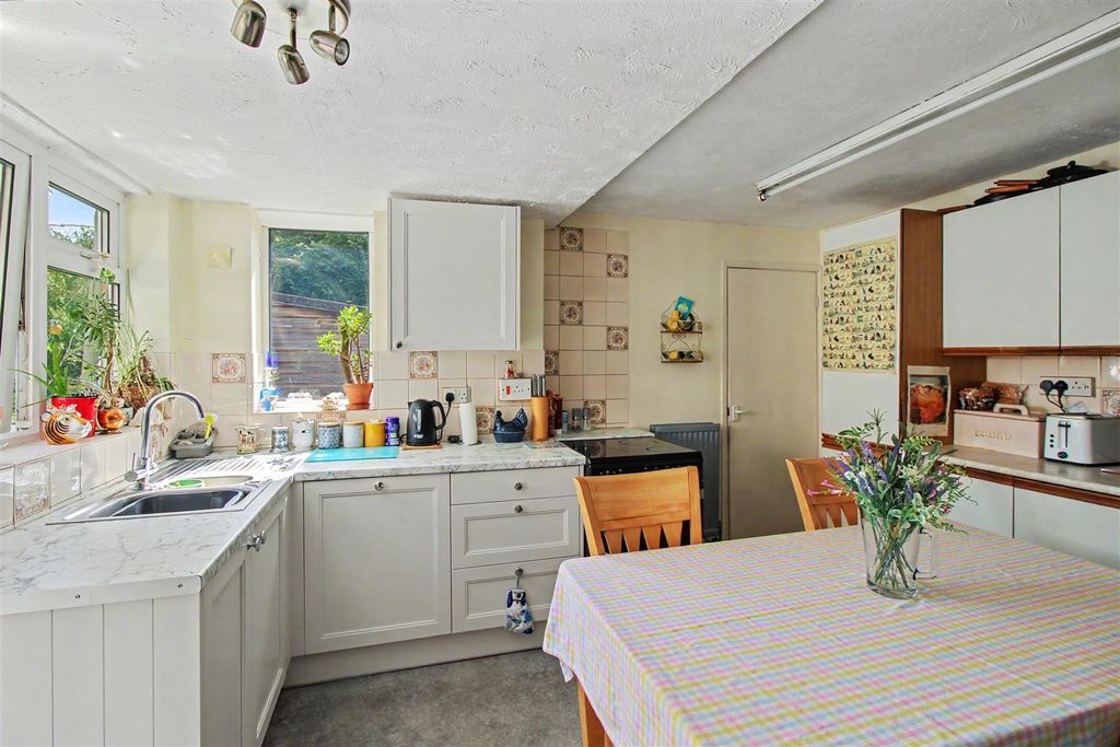 Property photo 3 of 24 Kitchen