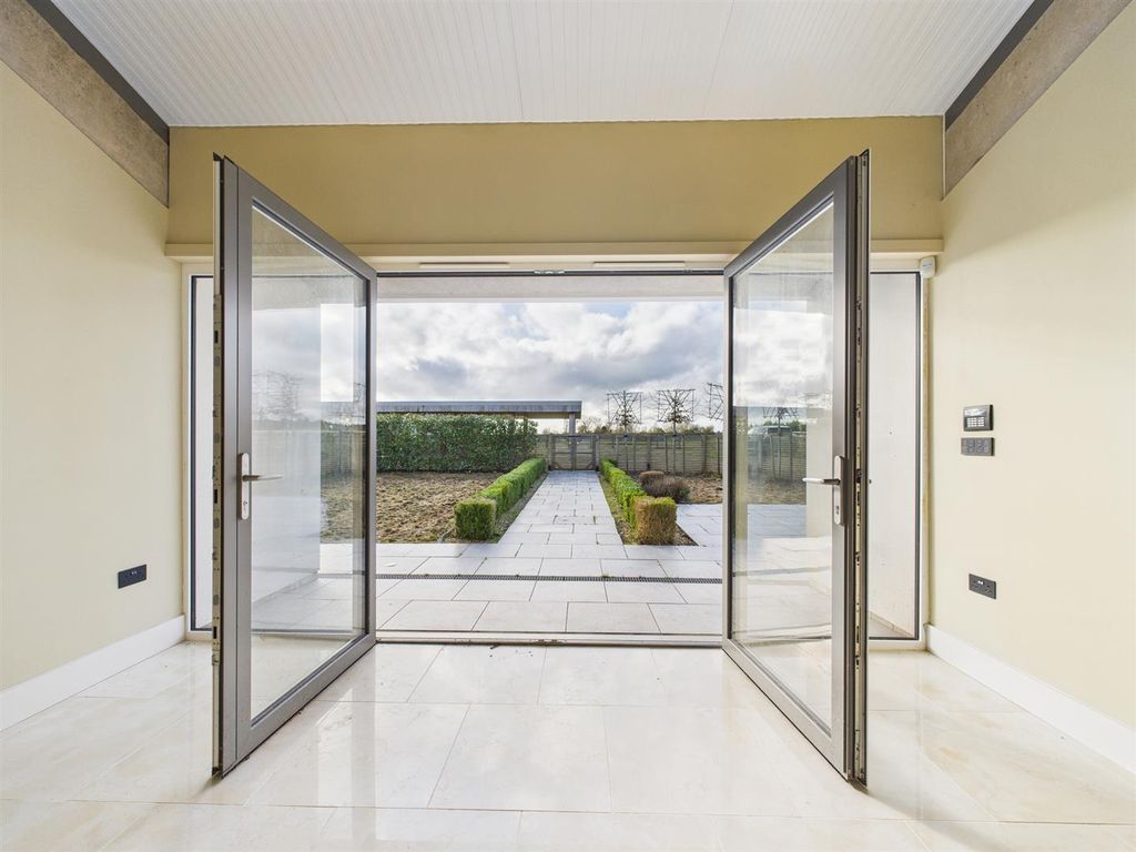 Property photo 3 of 32 Cam02435G0-Pr0125-Still031.Jpg