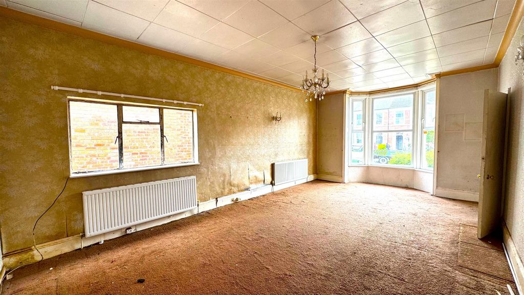 Property photo 2 of 17 Lounge (2).Jpg