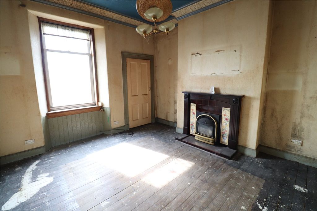 Property photo 2 of 18 Living Room