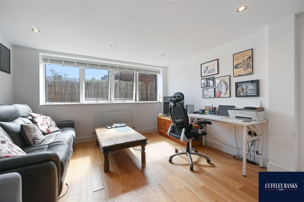 Property photo 2 of 9 Picture No. 03