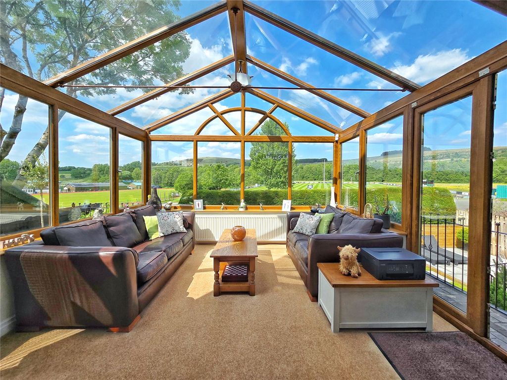 Property photo 2 of 52 Conservatory