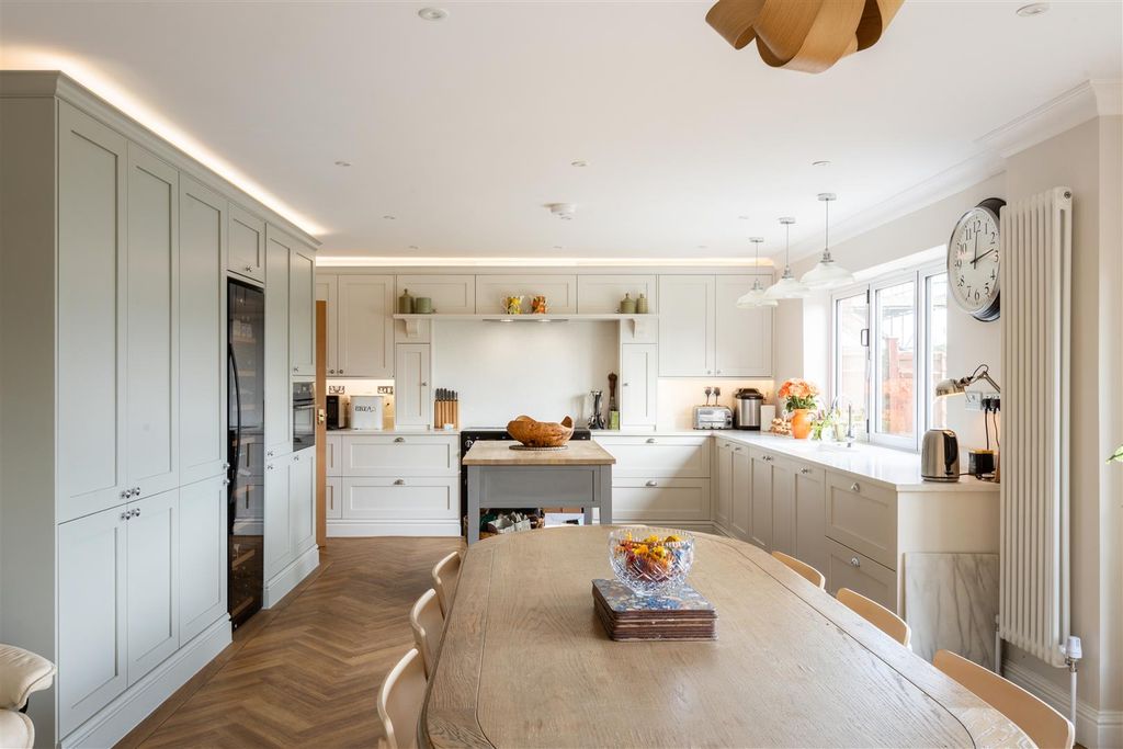 Property photo 1 of 25