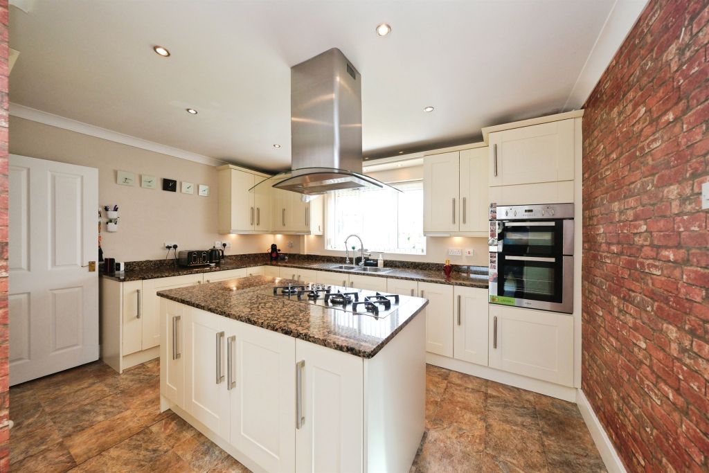 Property photo 2 of 24