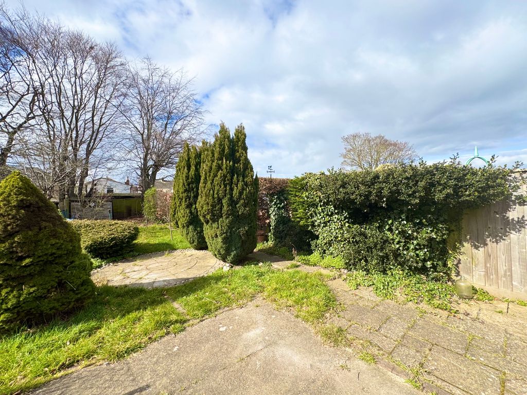 Property photo 2 of 10 Garden