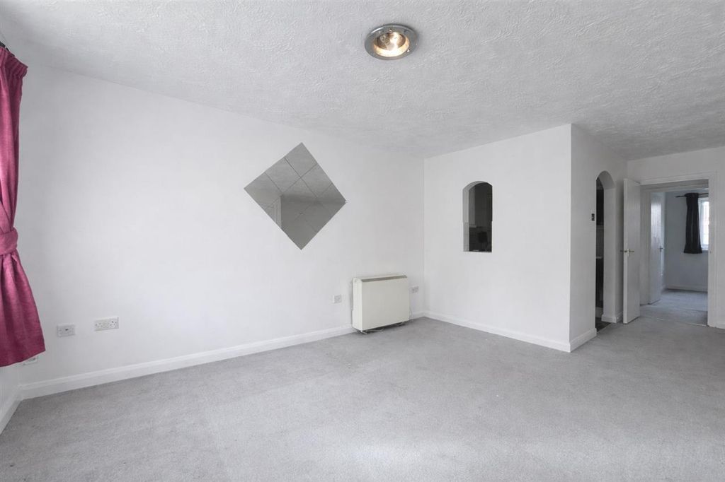 Property photo 2 of 6 Lounge