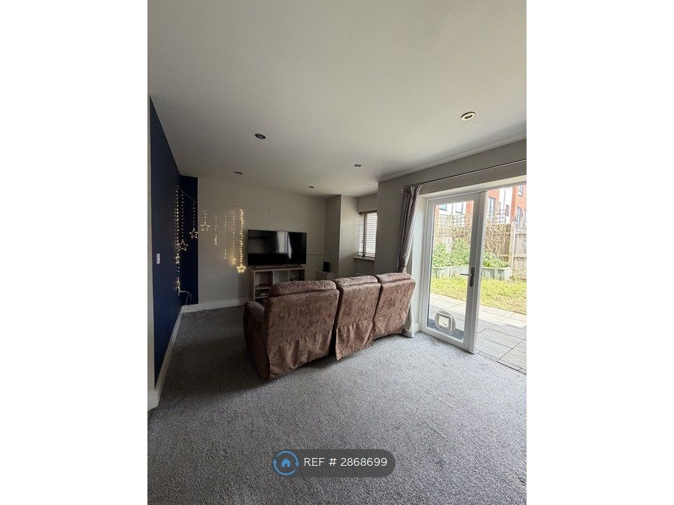 Property photo 2 of 11 Living Room