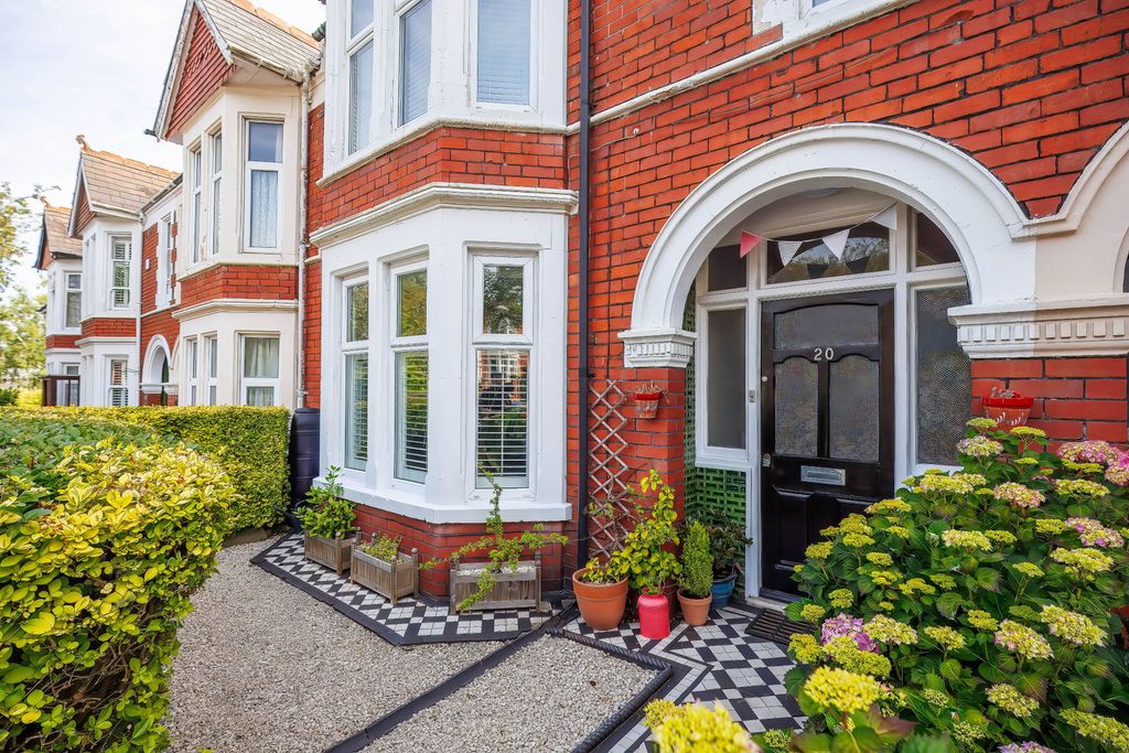 Property photo 2 of 39