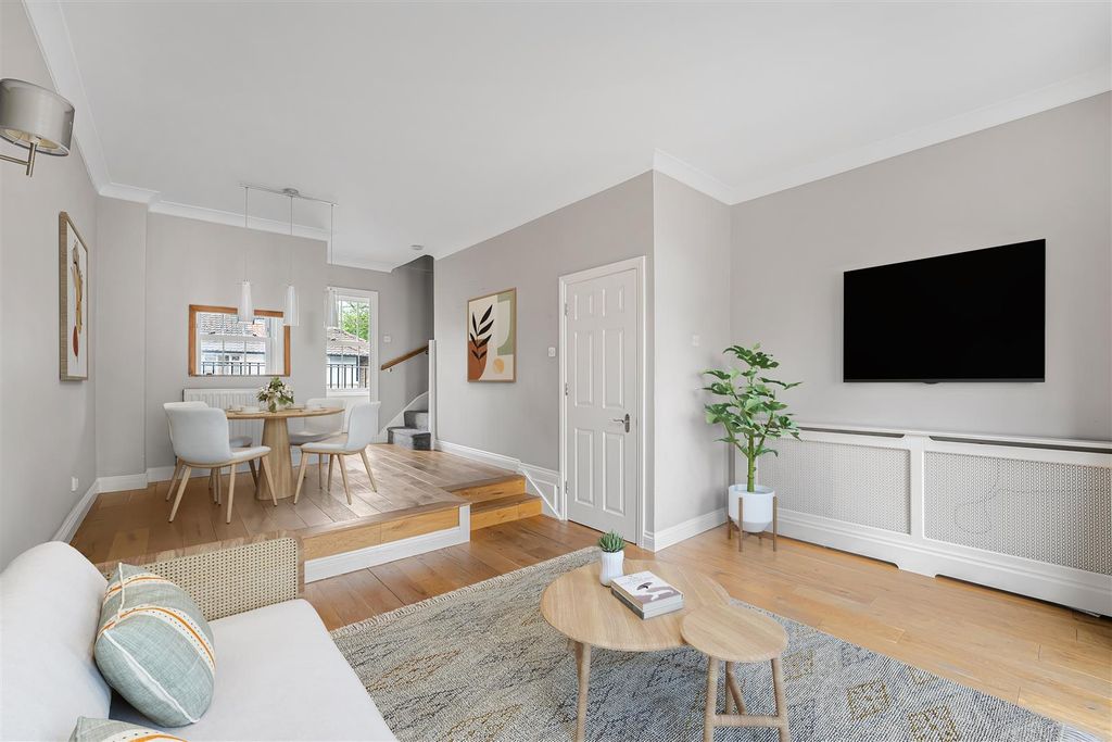 Property photo 3 of 20 Rotherhithe Street