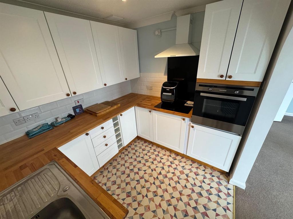 Additional image 9 of 1 bed flat for saleTavistock Road, Launceston PL15