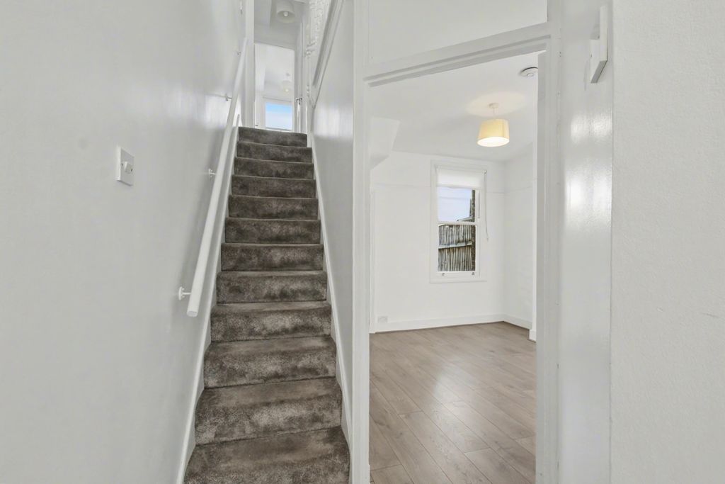 Property photo 2 of 10 10.Hallway.Jpg