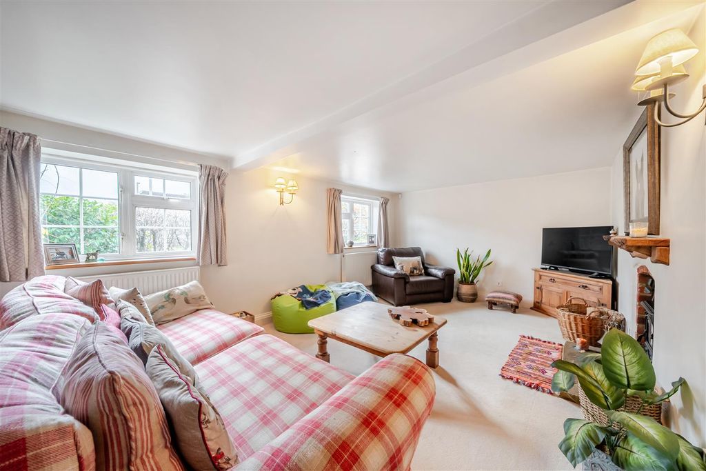 Property photo 2 of 27 1359961-17-690E09188d04d-Arw.Jpg