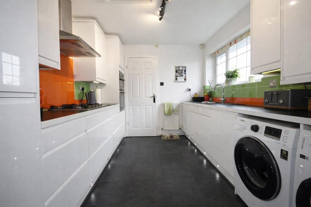 Property photo 2 of 17 Windsor2.Png