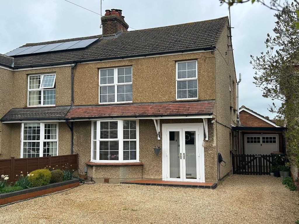 Property photo 1 of 27 Stagsden Outside