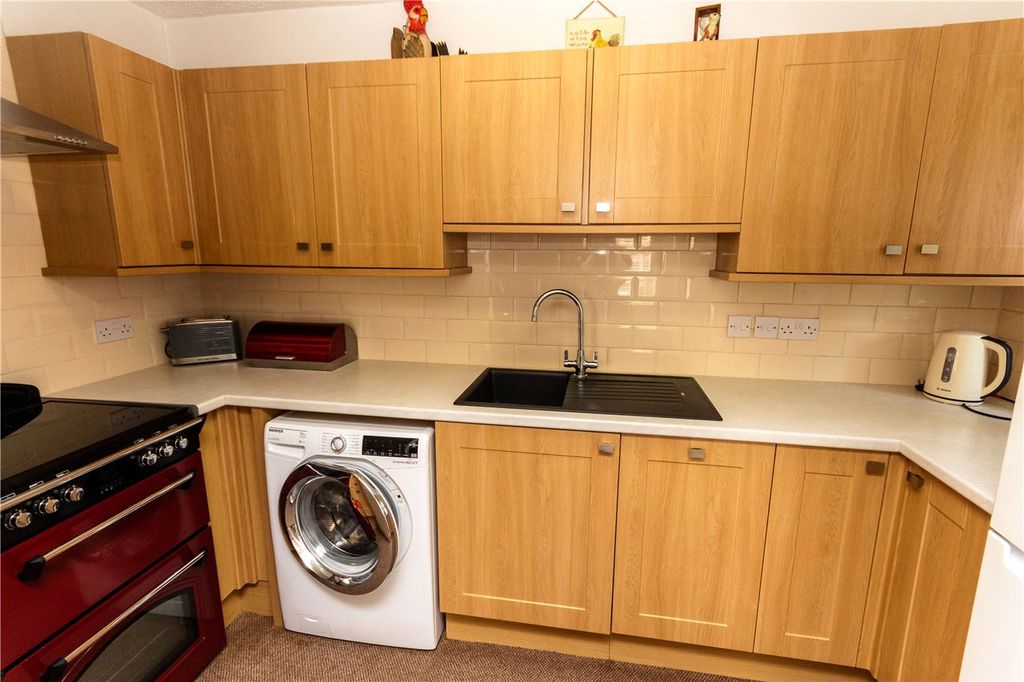 Property photo 3 of 9 Kitchen