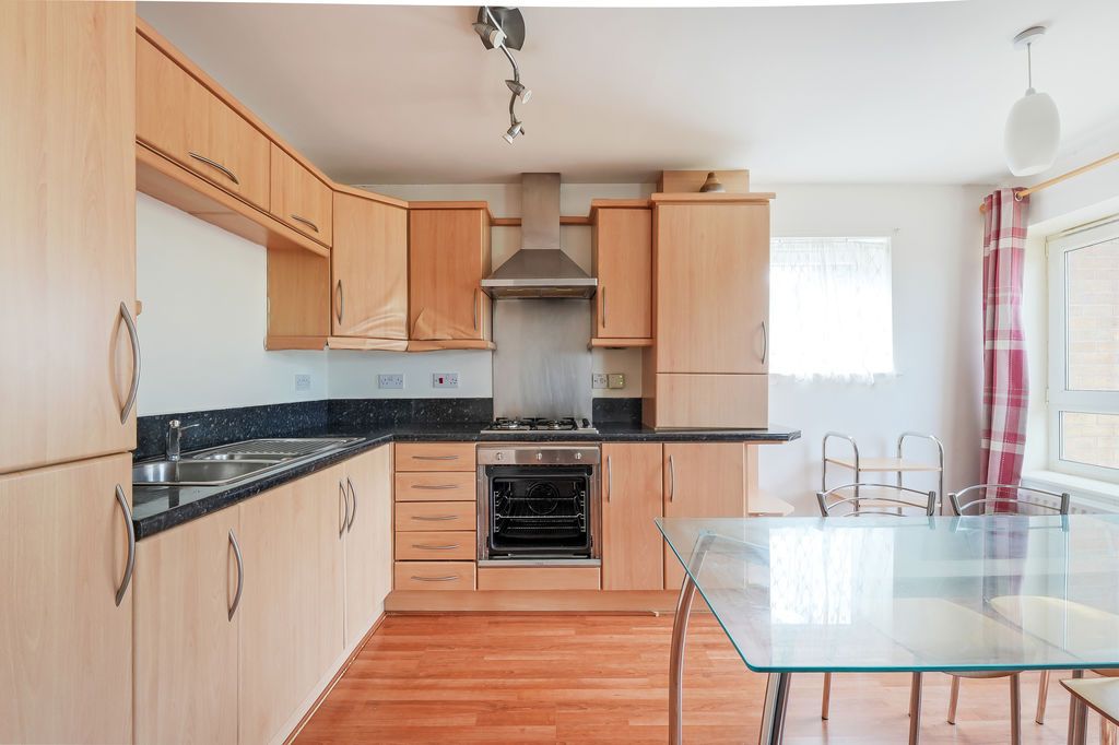 Property photo 3 of 18 Kitchen