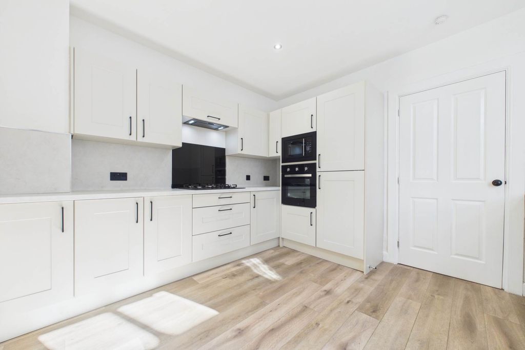 Property photo 3 of 29