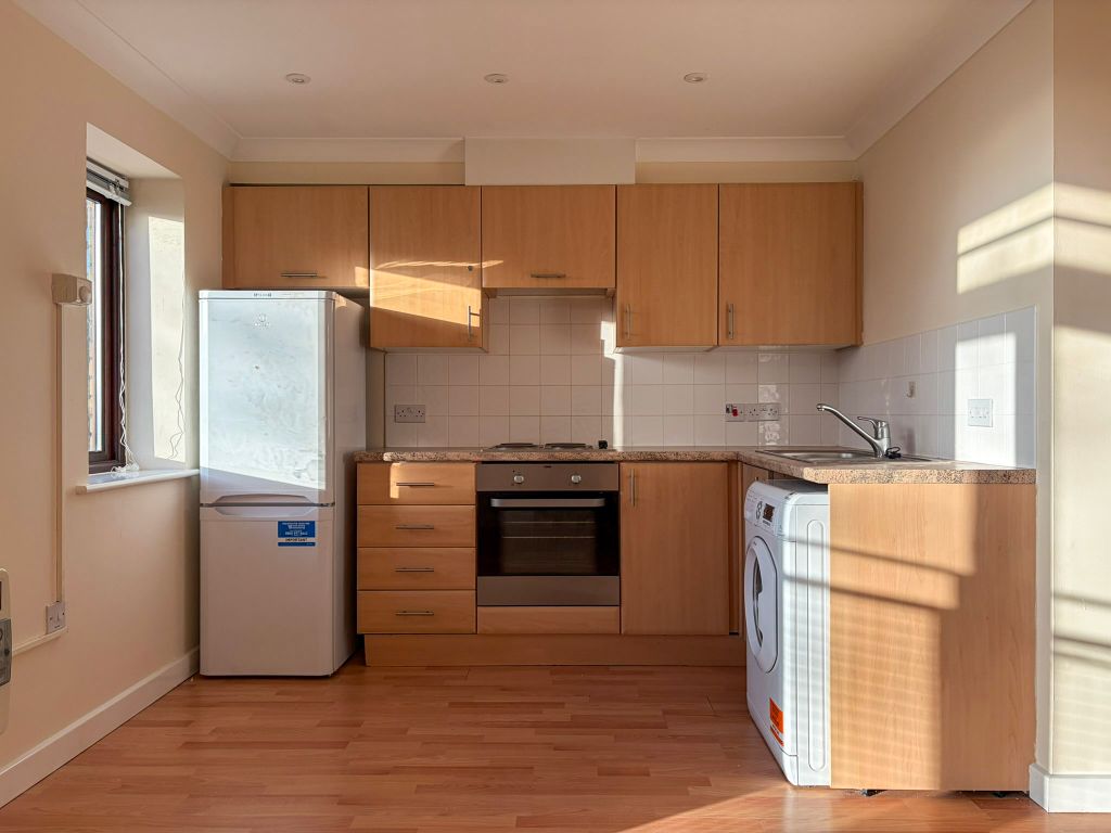 Property photo 2 of 10 Kitchen