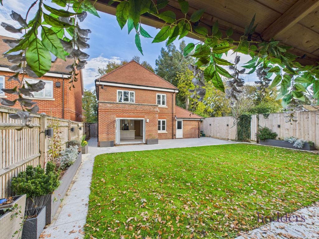 Property photo 2 of 40 Picture No. 11