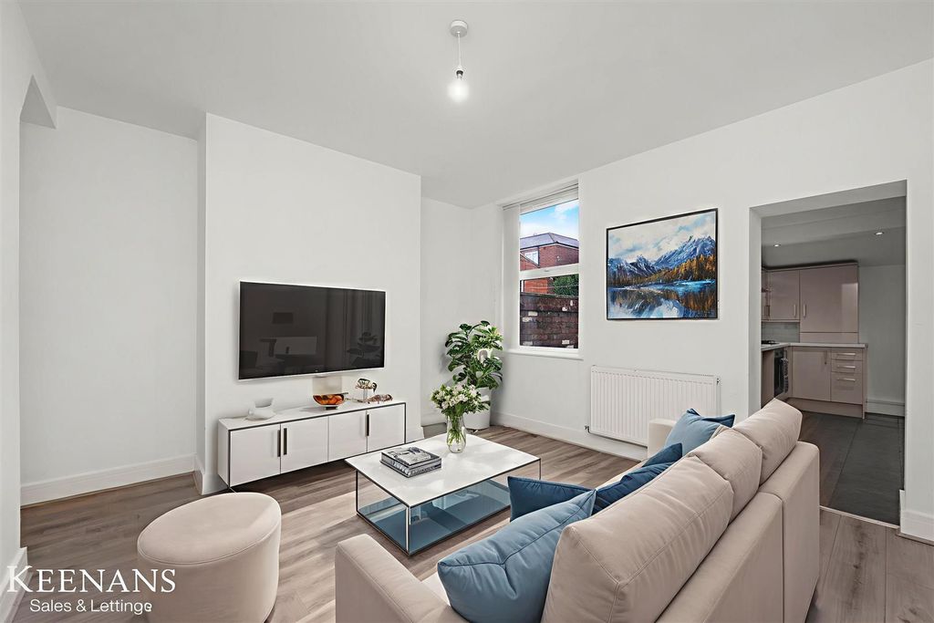 Property photo 1 of 26 Dsc00880 - Living Room - Standard - 3.Jpg