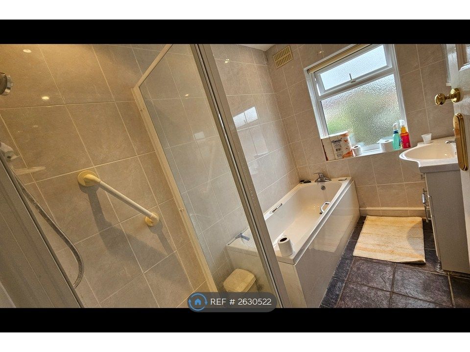 Property photo 3 of 10 Bathroom