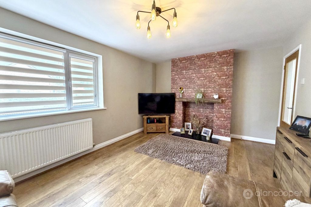 Property photo 2 of 17 5161893
