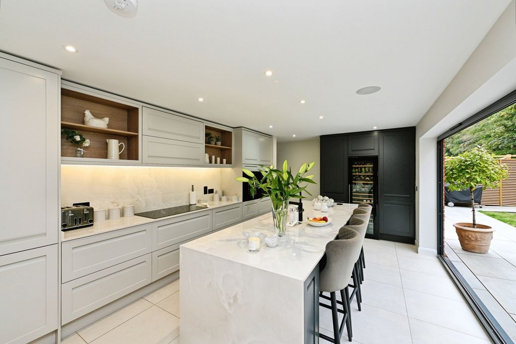 Property photo 2 of 37 Pbox-Img.Jpg