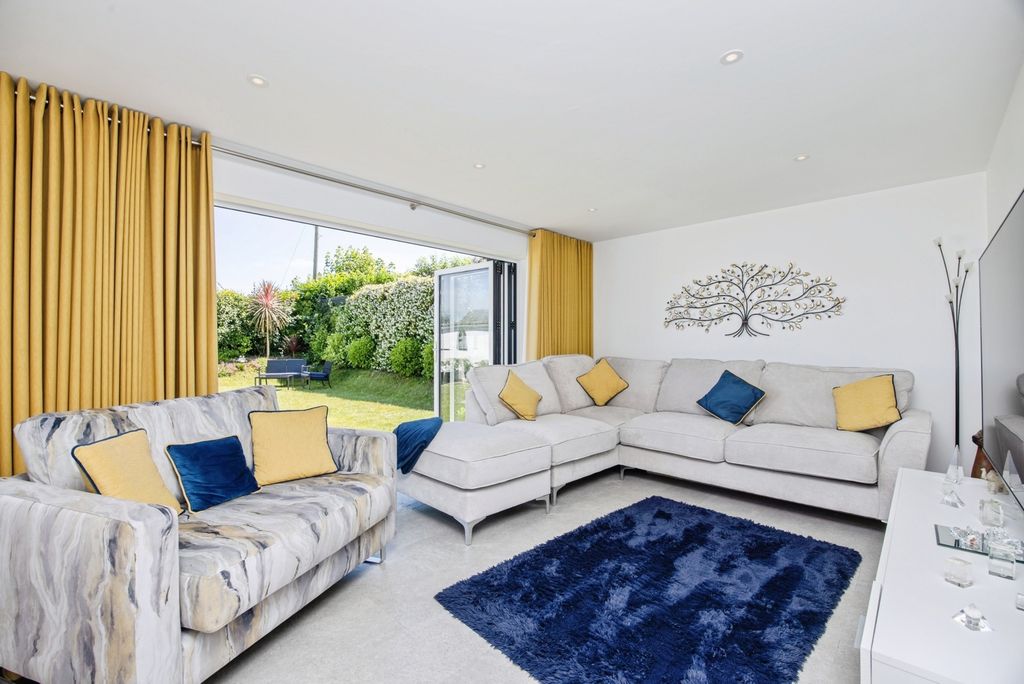 Property photo 2 of 19 Pbox-Img.Jpg