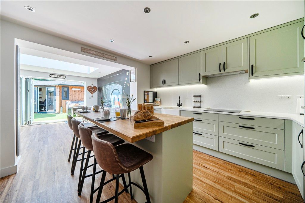 Property photo 3 of 18 Kitchen N