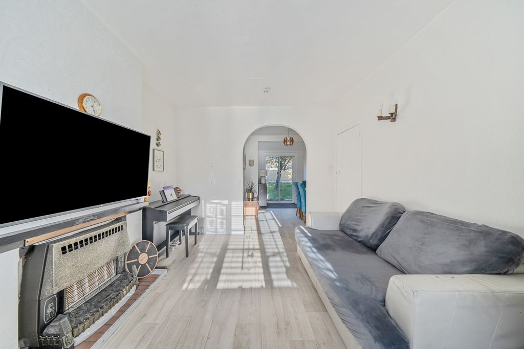 Property photo 3 of 20 1357727-11-68d189...