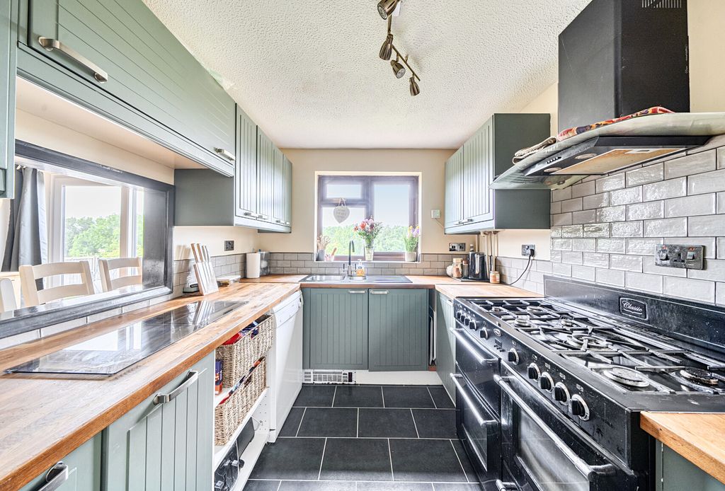 Property photo 2 of 20 1480219-16-6A3039...