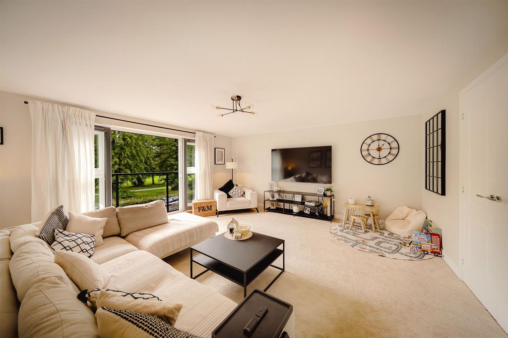Property photo 2 of 23 Sitting Room.Jpg