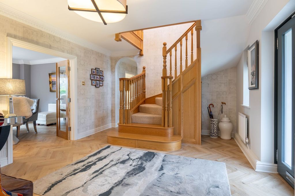 Property photo 2 of 33