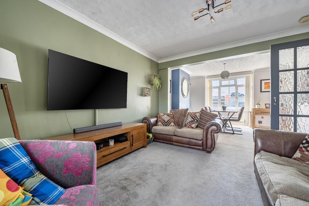 Property photo 3 of 17 Lounge