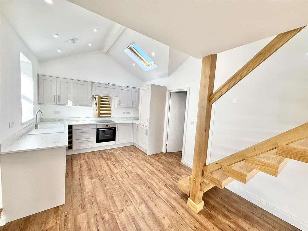 Property photo 3 of 16 10B00217-A915-4636-B4Fa-Beb6cc1A3c0F.Jpg