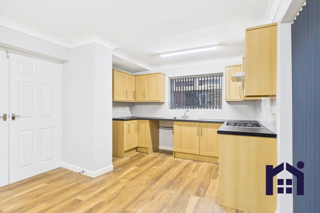 Property photo 3 of 18 Dining Kitchen