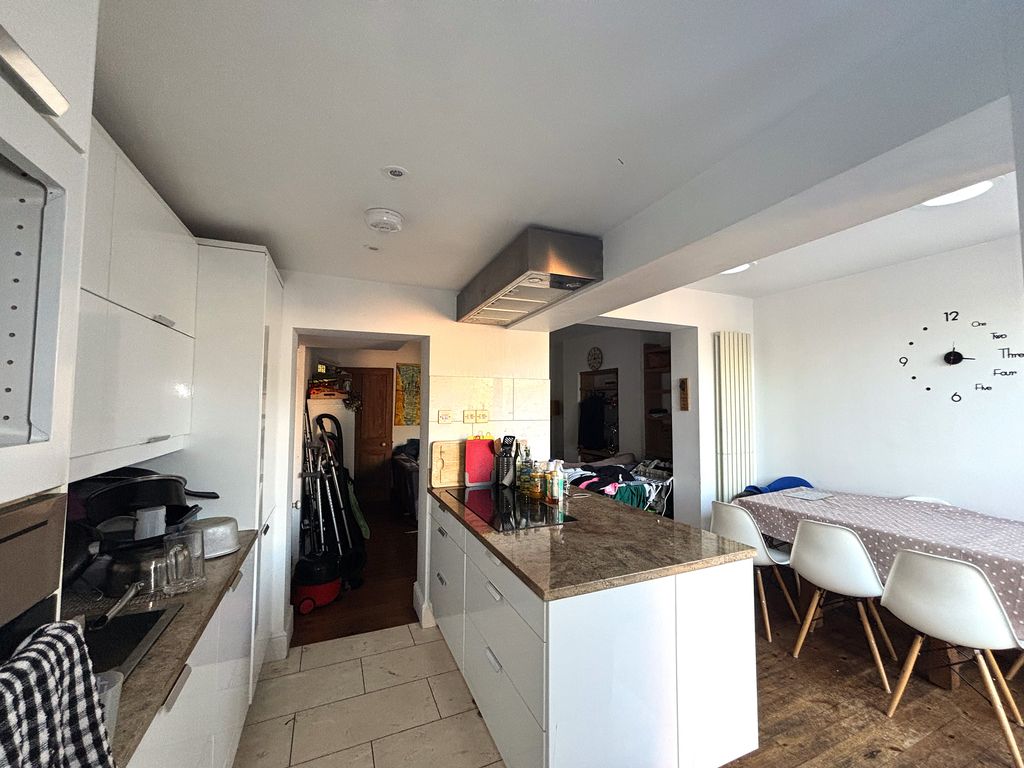 Property photo 2 of 20 Kitchen