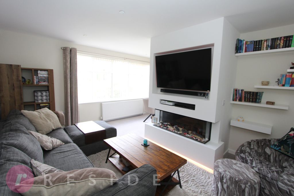 Property photo 2 of 16 Lounge