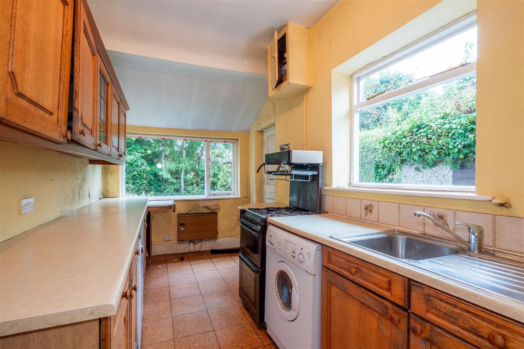 Property photo 3 of 28 Kitchen