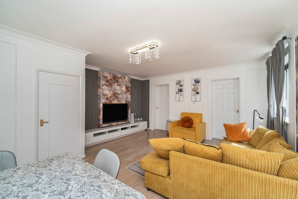 Property photo 2 of 16 Pbox-Img.Jpg