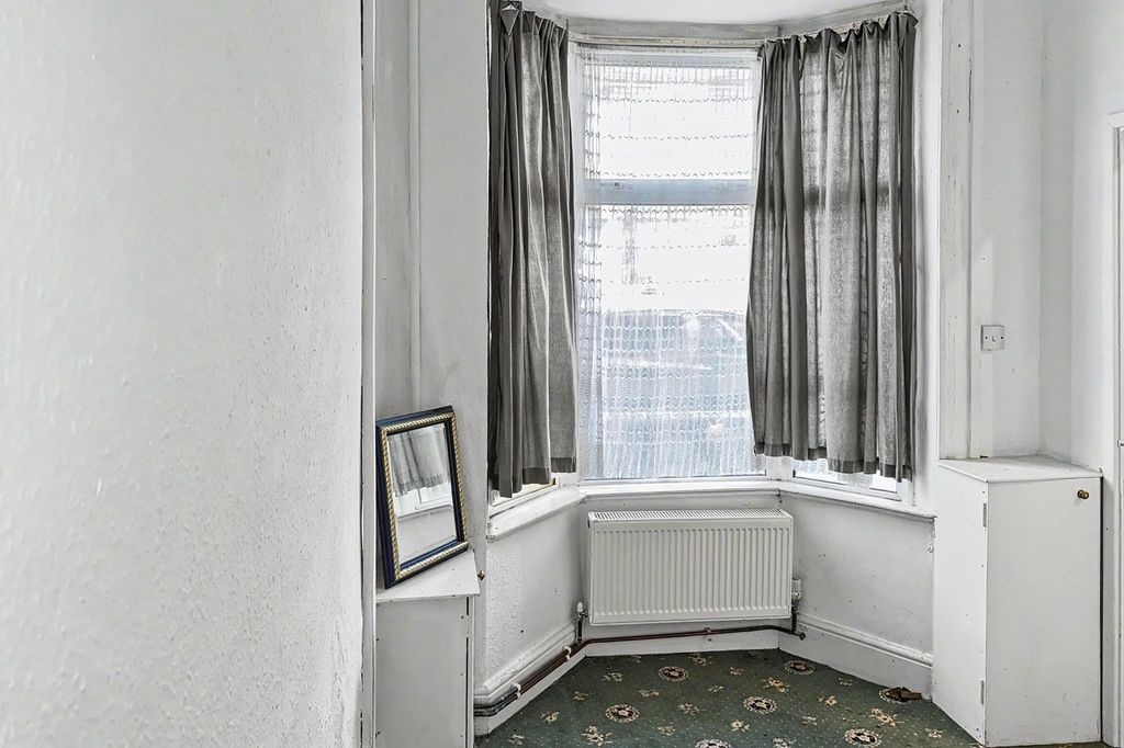 Property photo 2 of 19 42 Winnie Road, Selly Oak, Birmingham B29 6Jx