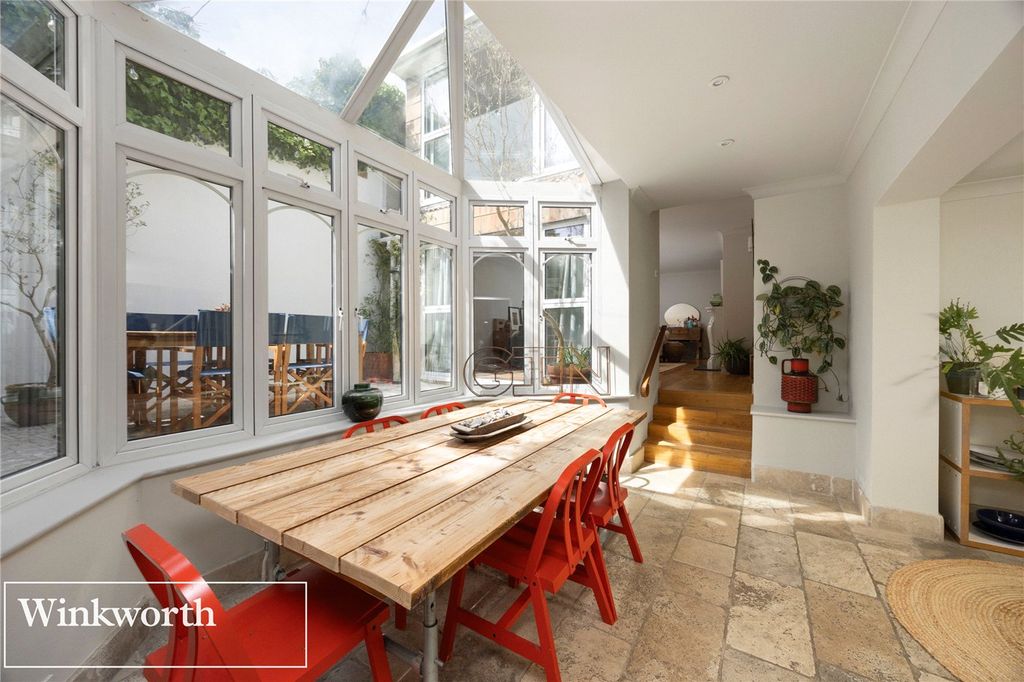 Property photo 1 of 17 Picture No. 23