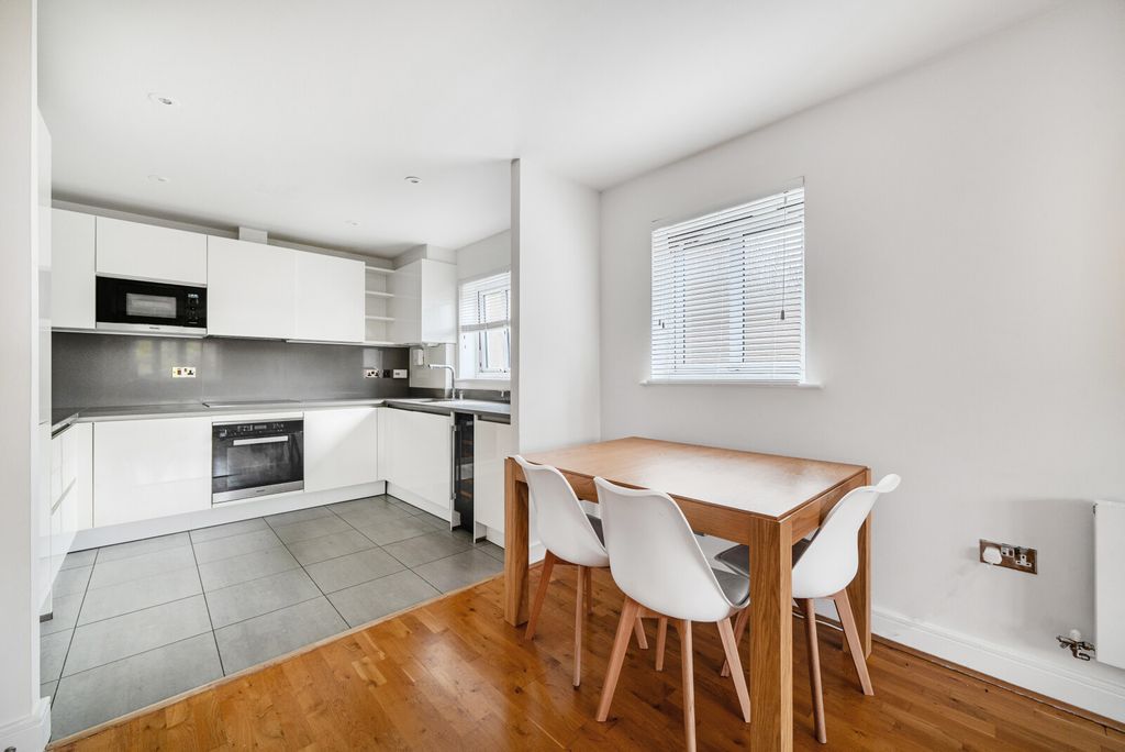 Property photo 3 of 10 1369905-3-68F22E9...