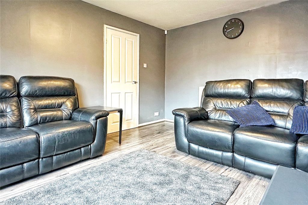 Property photo 3 of 15 Living Room