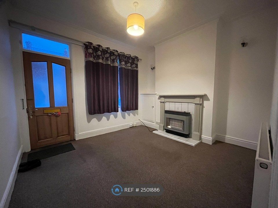 Property photo 3 of 10 Living Room